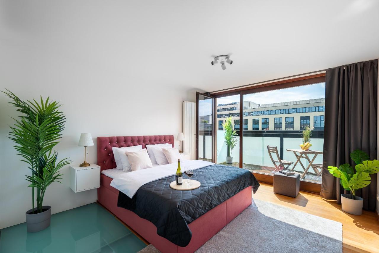 Apartment With Balcony And Parking Near The Prague Museum Praga Exterior foto