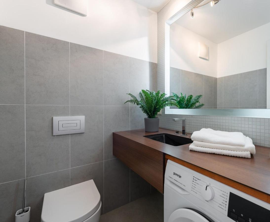 Apartment With Balcony And Parking Near The Prague Museum Praga Exterior foto